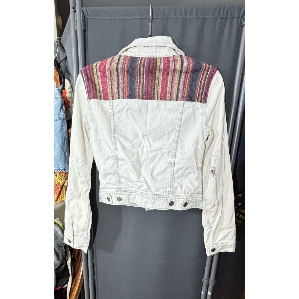 Free People Baja White Washed Denim Jacket Multicolor Knit Panels Size 2 - Picture 3 of 7